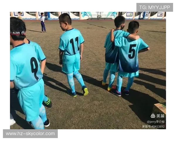 足球明星小孩儿的成长之路与梦想追逐的精彩故事